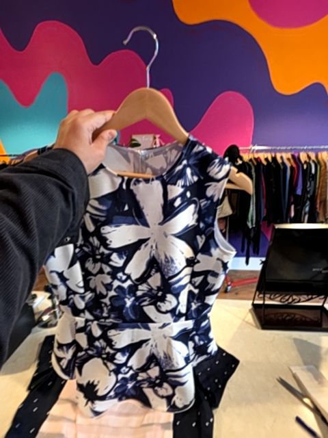 BLUE AND WHITE BTQ SLEEVELESS TOP