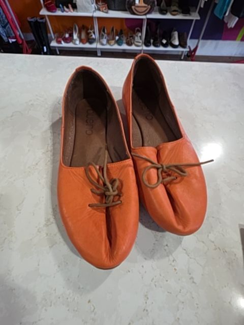 Bueno Leather Flats