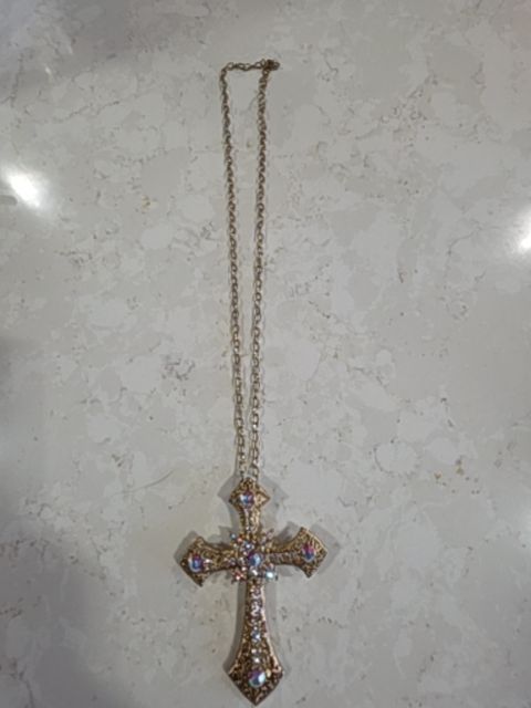 Necklace crucifix
