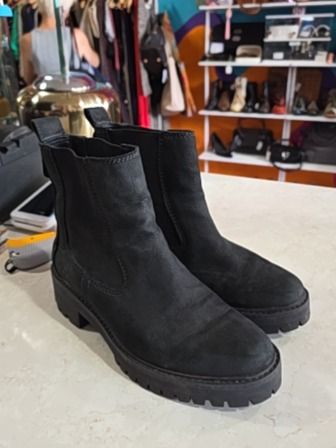 BLACK TIMBERLAND CHELSEA BOOTS
