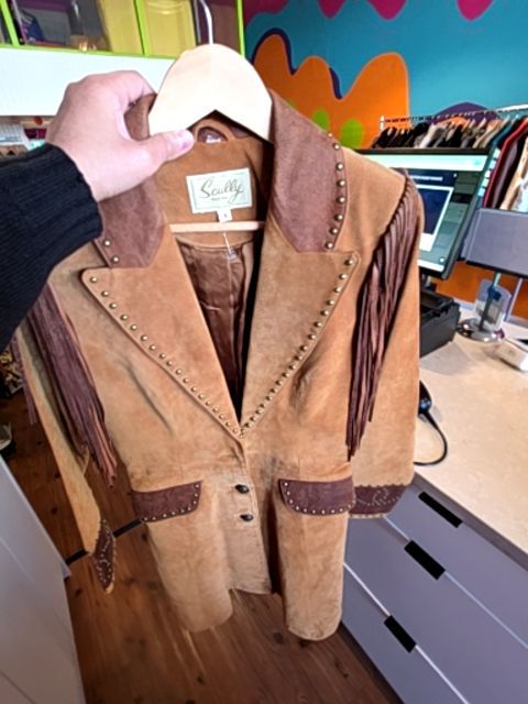 SCULLY SUEDE COAT (BUTTON INSIDE POCKET)