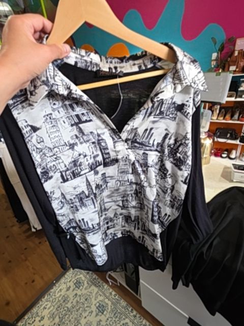 RRENUAR LONG SLEEVE TOP BLACK FRONT PRINT