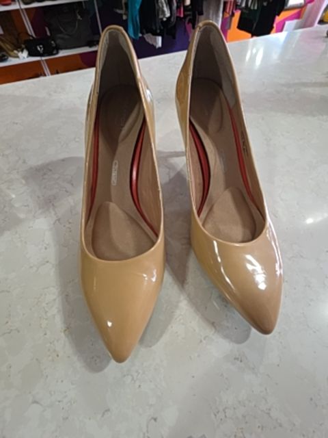 Rockport heels, patent leather beige