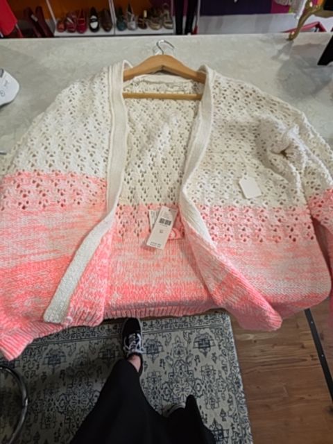 Anthropologie knitted SWEATER white pink