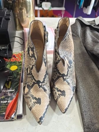 SNAKE PRINT LEATHER VINCE CAMUTO POINTED BOOTIES