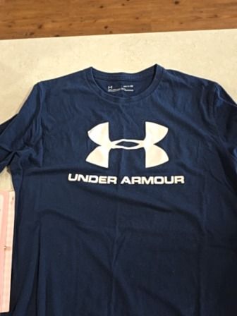 NAVY UNDER ARMOUR TSHIRT