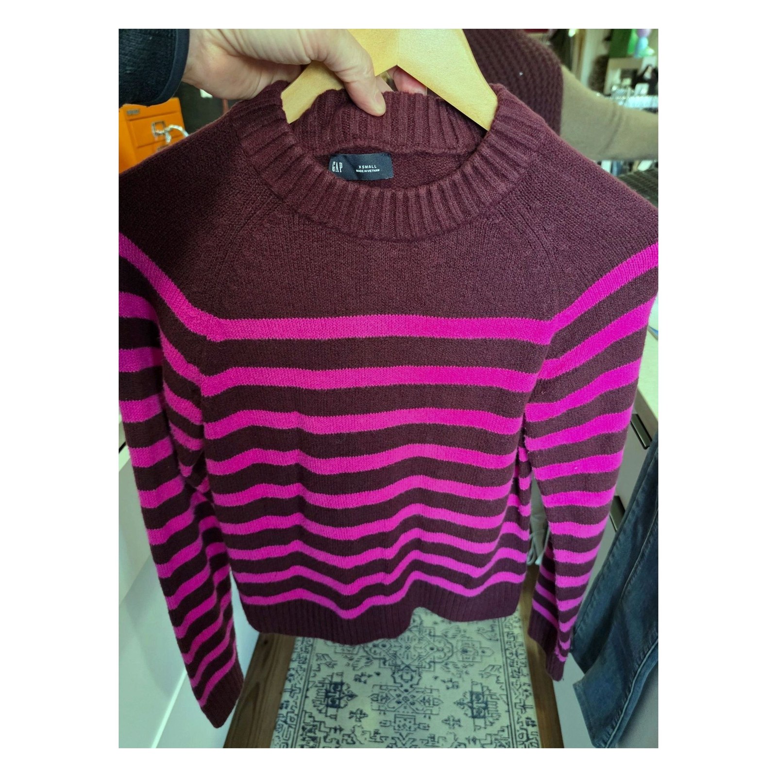 GAP STRIPED CREWNECK SWEATER